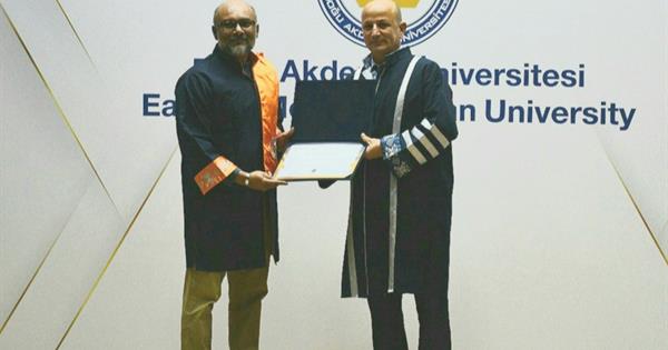 Professor Dr. Qasim Zeeshan Awarded for His Outstanding Achievements in 2023-2024 Academic Award Ceremony